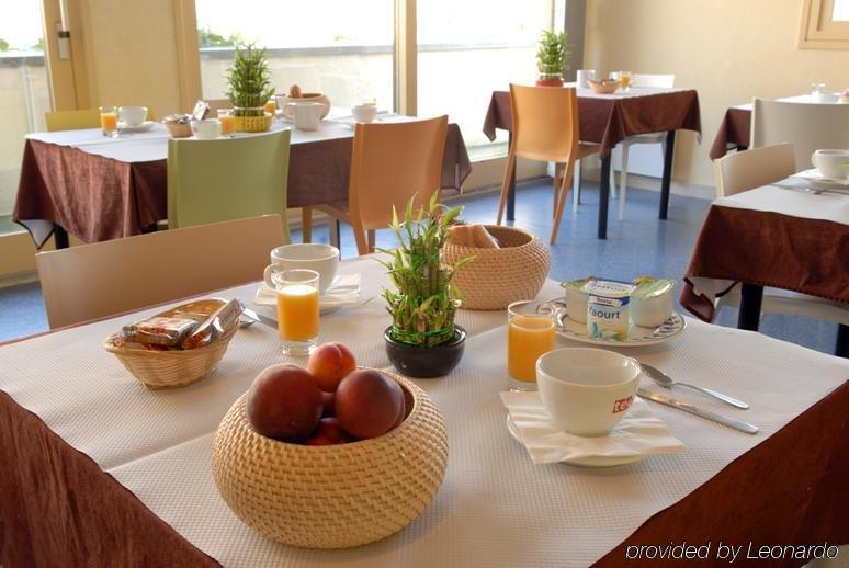 Brit Hotel Du Ban Chaudes-Aigues Εστιατόριο φωτογραφία