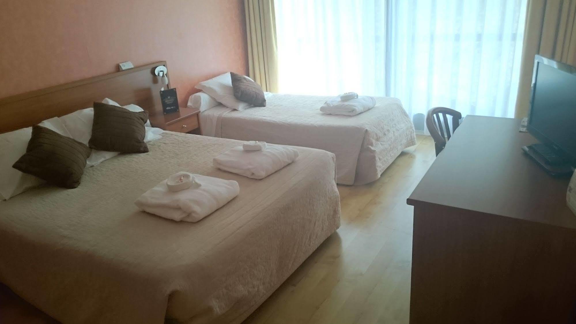 Brit Hotel Du Ban Chaudes-Aigues Εξωτερικό φωτογραφία
